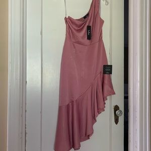 NWT Lulu’s One Shoulder Satin Midi Dress